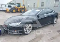 2015 Tesla Model S фото
