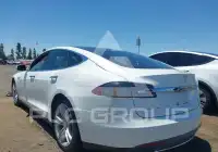 2015 Tesla Model S фото