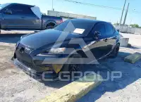 2015 Lexus IS350 photo
