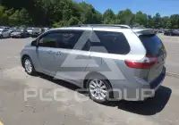 2015 Toyota SIENNA photo