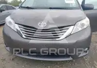 2015 Toyota SIENNA photo