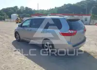 2015 Toyota SIENNA photo