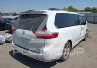 2015 Toyota SIENNA photo