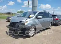2015 Toyota SIENNA фото