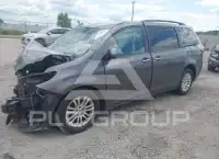 2015 Toyota SIENNA photo