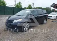 2015 Toyota SIENNA photo