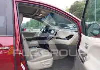 2015 Toyota SIENNA photo