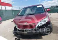 2015 Toyota SIENNA photo