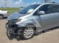 2015 Toyota SIENNA фото