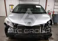 2015 Toyota SIENNA фото