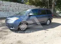 2015 Toyota SIENNA photo