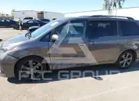 2015 Toyota SIENNA photo