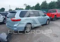 2015 Toyota SIENNA photo
