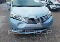 2015 Toyota SIENNA photo