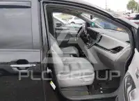 2015 Toyota SIENNA photo