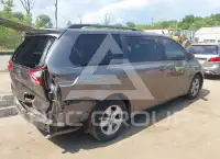 2015 Toyota SIENNA фото