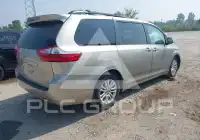 2015 Toyota SIENNA photo