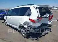 2015 Toyota SIENNA фото