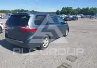 2015 Toyota SIENNA photo