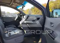 2015 Toyota SIENNA photo