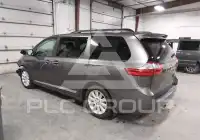 2015 Toyota SIENNA photo