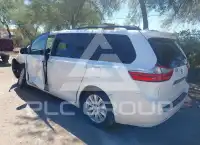 2015 Toyota SIENNA photo
