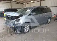 2015 Toyota SIENNA photo