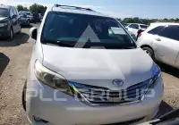 2015 Toyota SIENNA фото