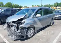 2015 Toyota SIENNA photo