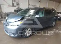 2015 Toyota SIENNA фото
