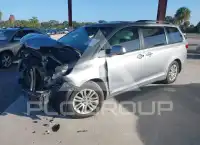 2015 Toyota SIENNA photo