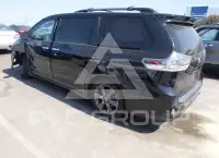 2015 Toyota SIENNA photo