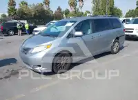 2015 Toyota SIENNA фото
