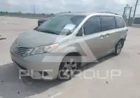 2015 Toyota SIENNA фото