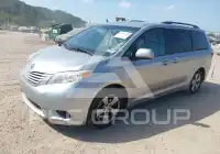 2015 Toyota SIENNA photo