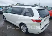 2015 Toyota SIENNA photo