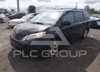 2015 Toyota SIENNA photo