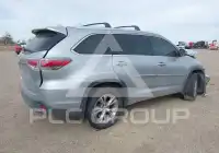 2015 Toyota Highlander photo