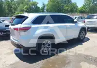 2015 Toyota Highlander photo