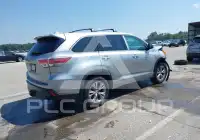 2015 Toyota Highlander photo