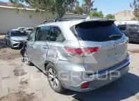 2015 Toyota Highlander photo