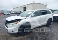 2015 Toyota Highlander photo