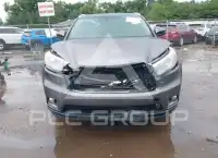 2015 Toyota Highlander photo