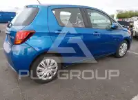 2015 Toyota YARIS фото