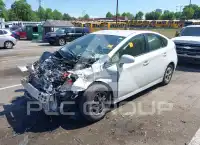 2015 Toyota PRIUS photo
