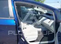 2015 Toyota PRIUS photo