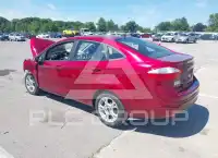 2015 Ford FIESTA фото