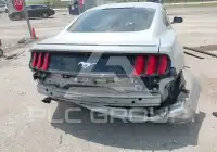 2015 Ford MUSTANG photo