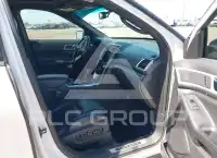 2015 Ford EXPLORER photo