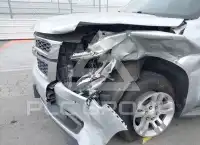 2016 Chevrolet Suburan photo